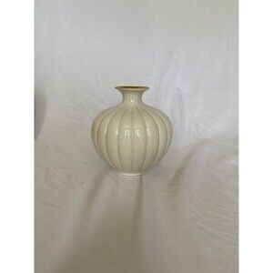 Lenox Sweetbriar 4” Cream Ribbed Bud Vase with Gold Interior